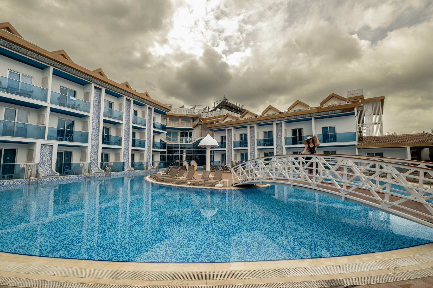 Otel — 16